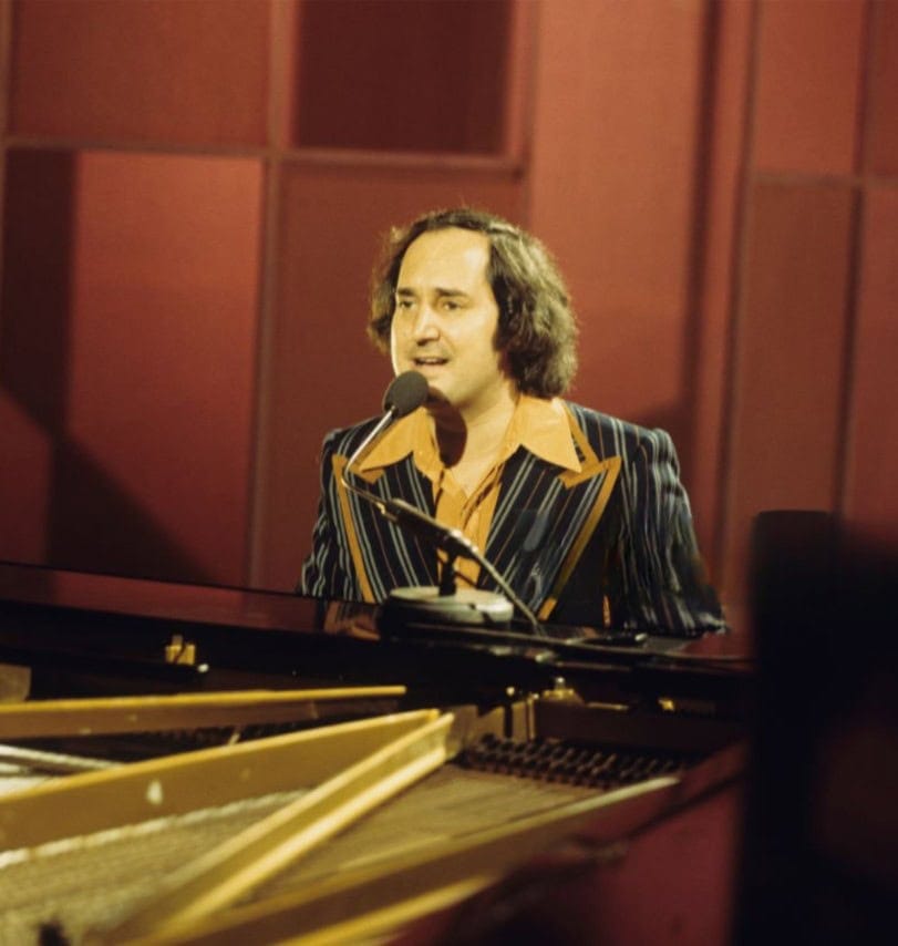 Neil Sedaka performs “Breaking Up Is Hard To Do” 1976