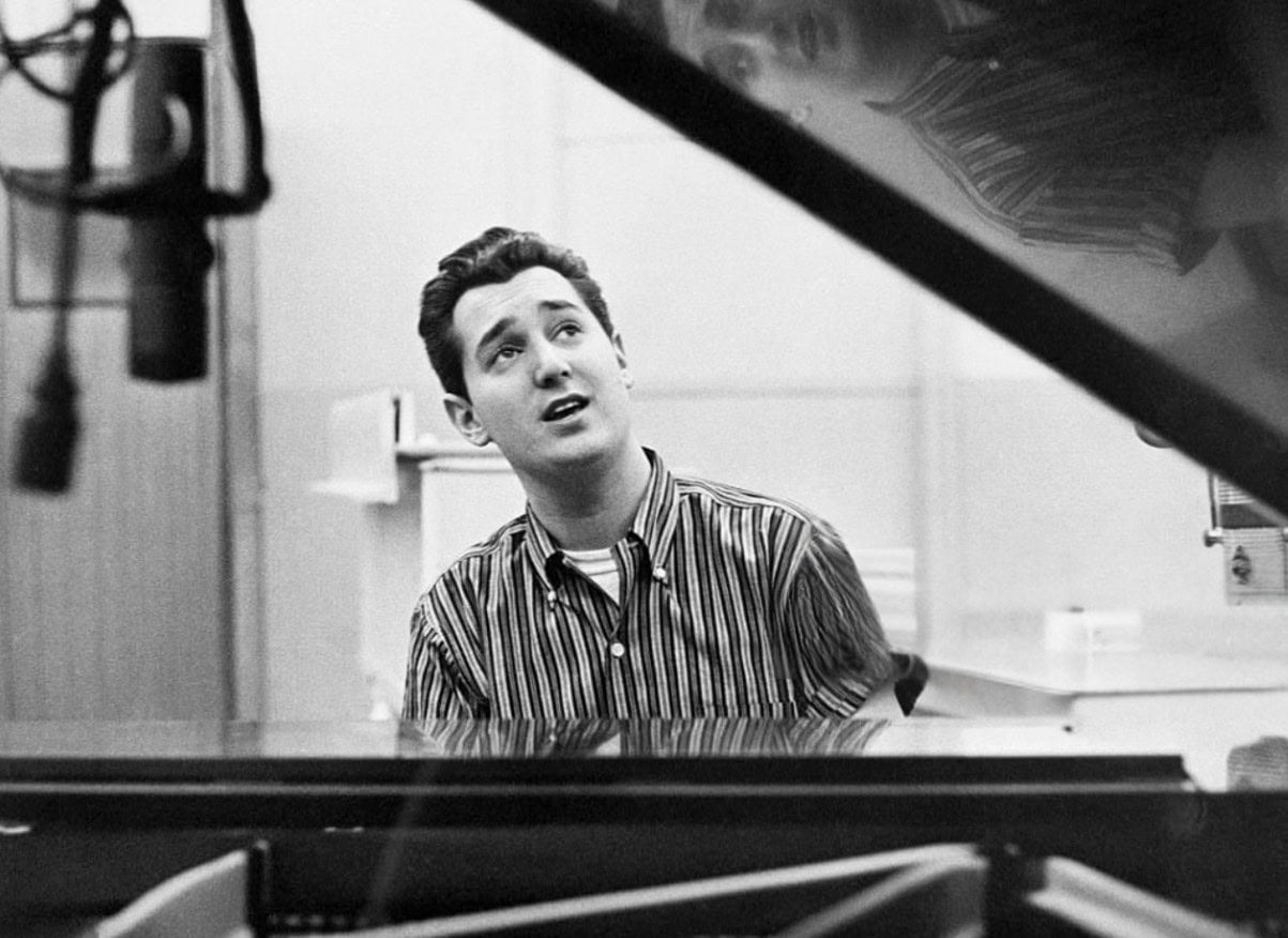 Neil Sedaka performs “Solitaire”1973.